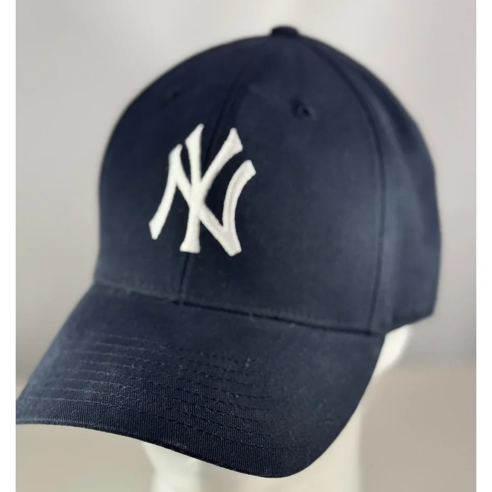 New York Yankees Navy Blue‎ Baseball Cap Fan Favorite Adjustable OSFA